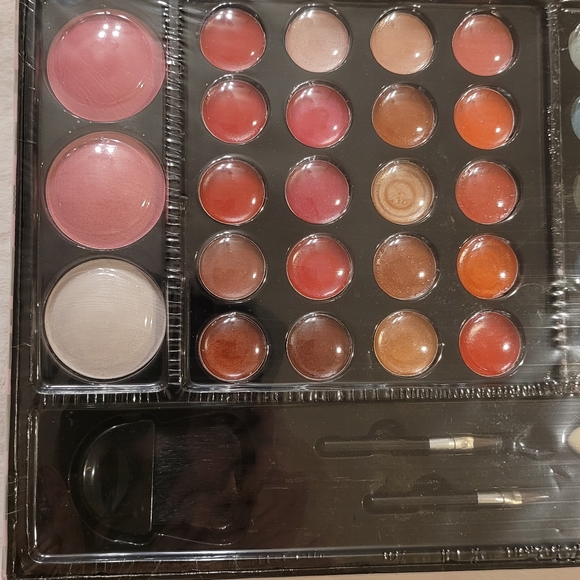 Jasmine La Belle Cosmetics New In Box 52 Piece Cosmetic Gift Set - Picture 5 of 11